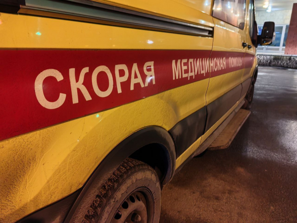 В Красносельском районе мужчина спрыгнул с балкона, спасаясь от вооруженного собутыльника