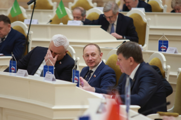Депутаты против упрощения системы появления «кондиционеров и ларьков» в центре Петербурга Депутаты против упрощения системы появления «кондиционеров и ларьков» в центре Петербурга