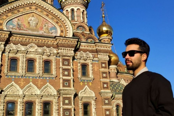 Турок в Петербурге: Алперен о гопниках, пасхальных куличах и советских артефактах Турок в Петербурге: Алперен о гопниках, пасхальных куличах и советских артефактах