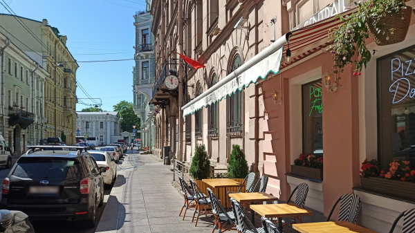 Начался сезон: на улицах Петербурга снова появятся уличные кафе