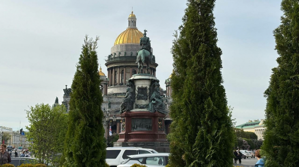 Петербуржцы отмечают День России