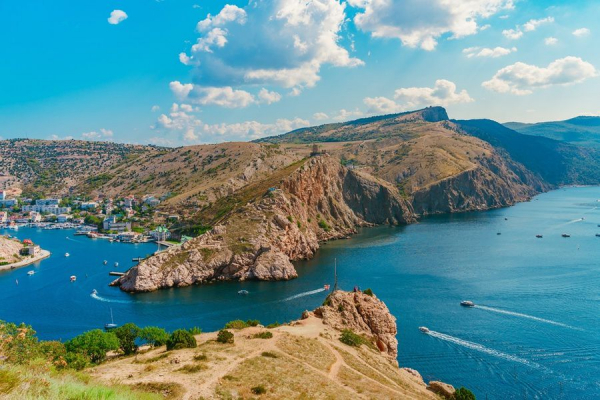 Балаклава: откройте Крым, которой вы не знаете - уединенные пляжи, таинственные гроты и незабываемые закаты Балаклава: откройте Крым, которой вы не знаете - уединенные пляжи, таинственные гроты и незабываемые закаты