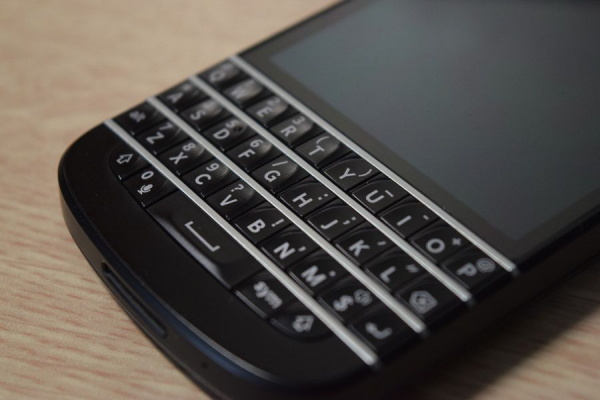 Верните BlackBerry: зумеры запустили тренд, в котором скучают по старым смартфонам Верните BlackBerry: зумеры запустили тренд, в котором скучают по старым смартфонам