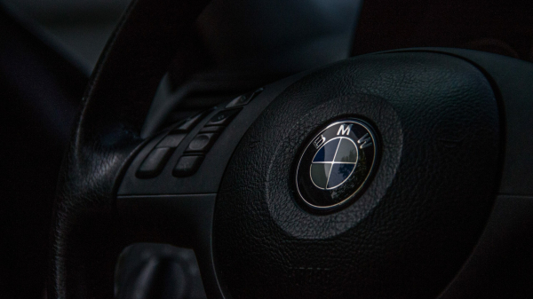 Петербуржец отсудил 60 млн рублей у компании-импортера за сломанную BMW