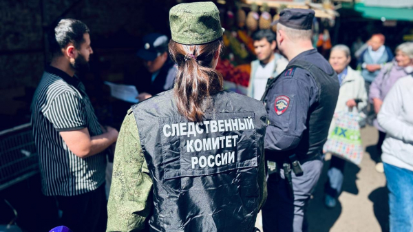 По итогам рейда на Сенном рынке правоохранители выявили мигрантов-нелегалов По итогам рейда на Сенном рынке правоохранители выявили мигрантов-нелегалов
