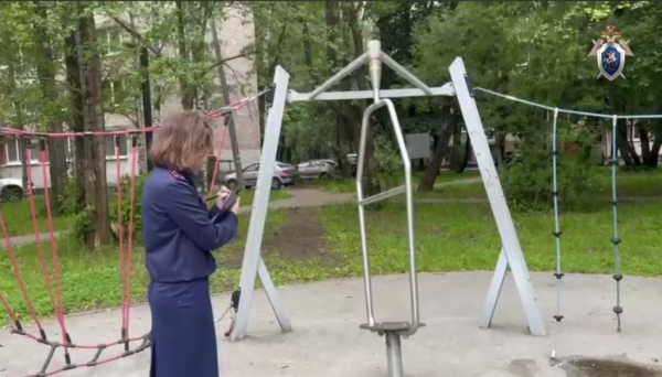 В Петербурге идет расследование избиения школьника на детской площадке В Петербурге идет расследование избиения школьника на детской площадке