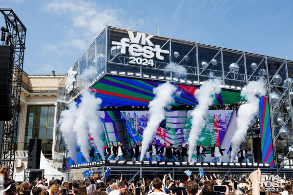 Гид по фестивалю VK Fest 2025 в Санкт-Петербурге: куда пойти и чем заняться?