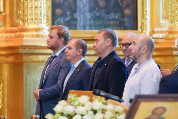 Кехман присутствовал на службе в Петропавловском соборе после обвинения в растрате Кехман присутствовал на службе в Петропавловском соборе после обвинения в растрате