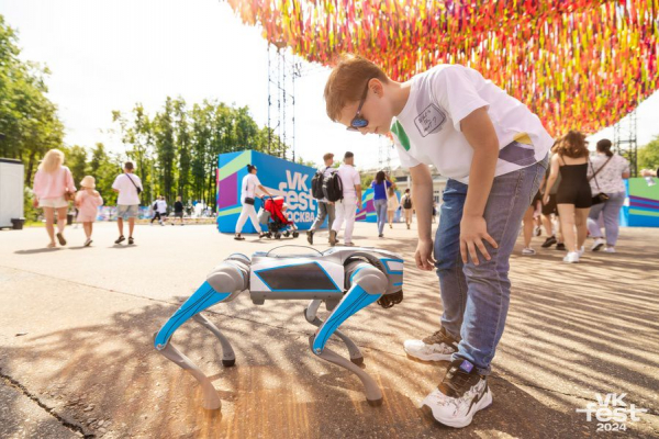 Гид по фестивалю VK Fest 2025 в Санкт-Петербурге: куда пойти и чем заняться?