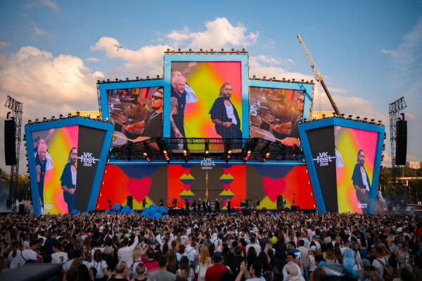 Гид по фестивалю VK Fest 2025 в Санкт-Петербурге: куда пойти и чем заняться?