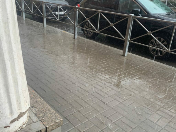 Летний душ накрыл Петербург полностью: гром, ливень с градом и сильный ветер провожают последний июльский день Летний душ накрыл Петербург полностью: гром, ливень с градом и сильный ветер провожают последний июльский день