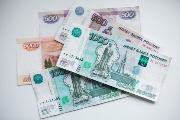 Пожилая жительница Петербурга стала жертвой мошенников, потеряв 2,5 миллиона рублей через мессенджер Пожилая жительница Петербурга стала жертвой мошенников, потеряв 2,5 миллиона рублей через мессенджер