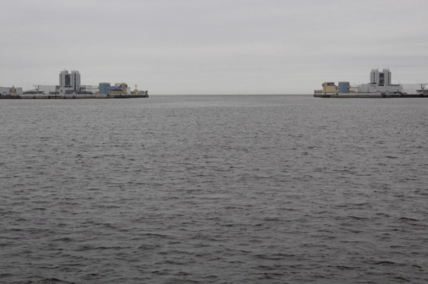 Четверо подростков из Москвы оказались в опасности на воде у Кронштадта Четверо подростков из Москвы оказались в опасности на воде у Кронштадта
