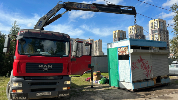 В ходе борьбы с незаконной торговлей Петербург избавился от киосков с фруктами в двух районах В ходе борьбы с незаконной торговлей Петербург избавился от киосков с фруктами в двух районах