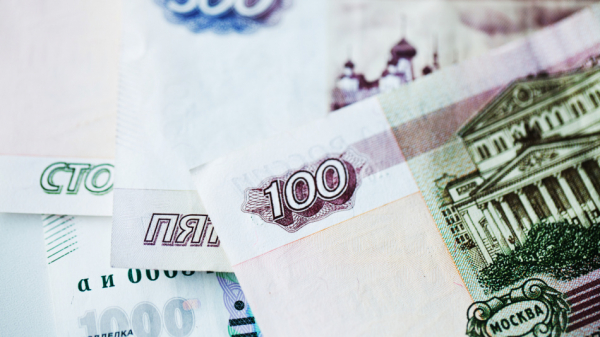 В Петербурге предложили ограничить суточные переводы для пожилых граждан