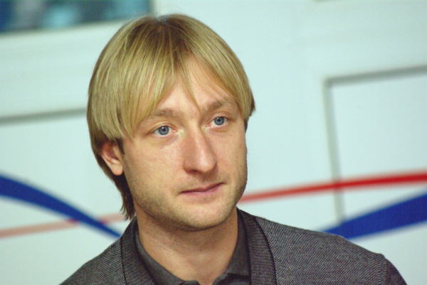 Евгений Плющенко удивил поклонников обновленным лицом после операции Евгений Плющенко удивил поклонников обновленным лицом после операции