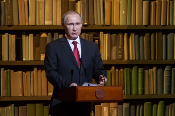 Владимир Путин вспомнил о риске попасть под мотоцикл Владимир Путин вспомнил о риске попасть под мотоцикл