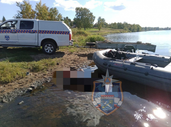 В Ленобласти из озера Юксовское извлекли тело утонувшего после опрокидывания лодки мужчины В Ленобласти из озера Юксовское извлекли тело утонувшего после опрокидывания лодки мужчины