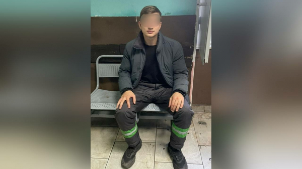 Курьер-лихач скрылся в Эрмитаже от ДПС: внутри его встретили росгвардейцы