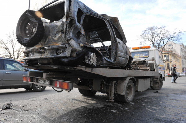 На Малом проспекте Васильевского острова ночью сгорели шесть автомобилей