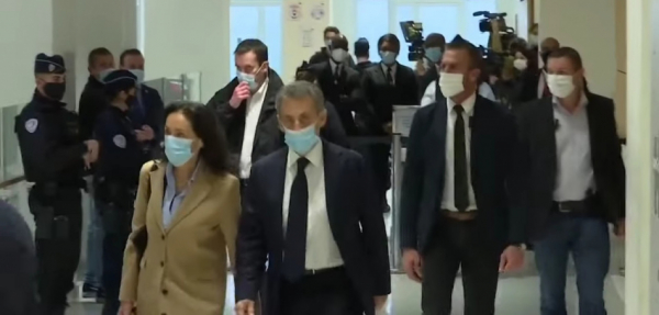 Николя Саркози начал отбывать срок в парижской тюрьме Николя Саркози начал отбывать срок в парижской тюрьме