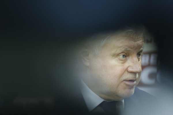 Сергей Миронов резко осудил разделение детей в школе Азова табличками Сергей Миронов резко осудил разделение детей в школе Азова табличками