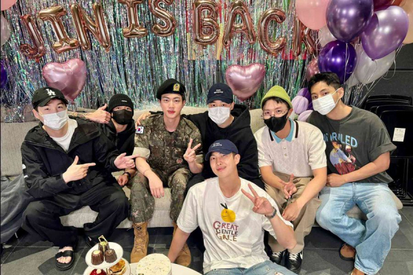 Глобальный камбэк: BTS возвращаются на сцену с прямой трансляцией на Netflix Глобальный камбэк: BTS возвращаются на сцену с прямой трансляцией на Netflix