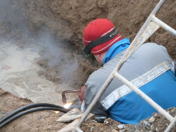 На Малой Балканской улице внезапно образовался водоем из-за коммунальной аварии На Малой Балканской улице внезапно образовался водоем из-за коммунальной аварии