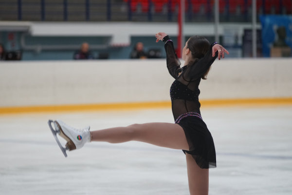 Дарья Непряева упала в скиатлоне на Олимпиаде 2026 и финишировала 17-й
