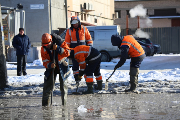На Ланском шоссе вода затопила дорогу после аварии на трубопроводе На Ланском шоссе вода затопила дорогу после аварии на трубопроводе