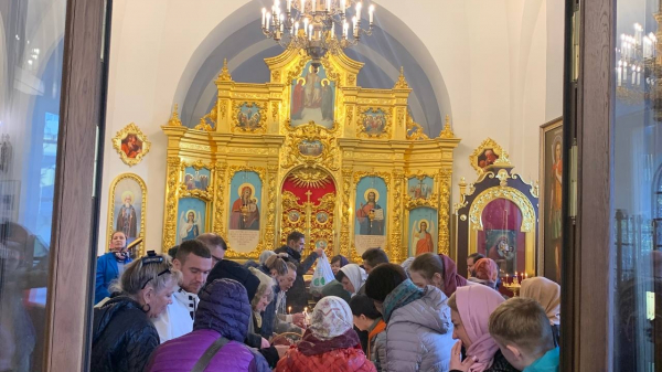 Благодатный огонь прибудет в Пулково в пасхальную ночь. Лампады зажгут на парковке
