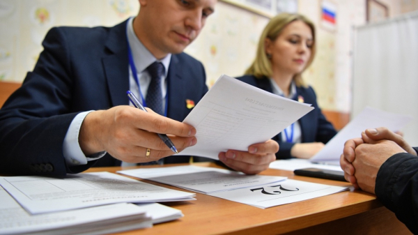 В Петербурге зарегистрировали 11 списков кандидатов на выборы в Госдуму В Петербурге зарегистрировали 11 списков кандидатов на выборы в Госдуму
